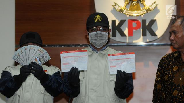 Barang Bukti Dugaan Korupsi Impor Bawang Putih