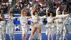 Lalisa Manobal atau dikenal sebagai Lisa berhasil mencuri perhatian dalam upacara pembukaan Piala Dunia 2026 yang berlangsung di Amerika Serikat. (AFP/Getty Images/Stu Forster)