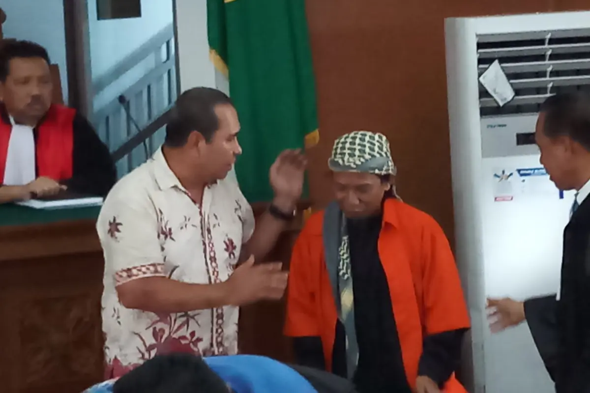 Ketika Korban Peluk dan Salami Terdakwa Bom Thamrin