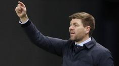 Steven Gerrard kembali menunjukkan taringnya sebagai calon pelatih top dunia. Teranyar ia berhasil membawa Glasgow Rangers lolos ke babak 16 besar Liga Europa. (Photo by RUSSELL CHEYNE/POOL/AFP)