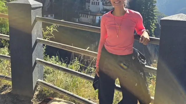 Dian Sastrowardoyo Liburan Bareng ke Bhutan. [@therealdisastr]