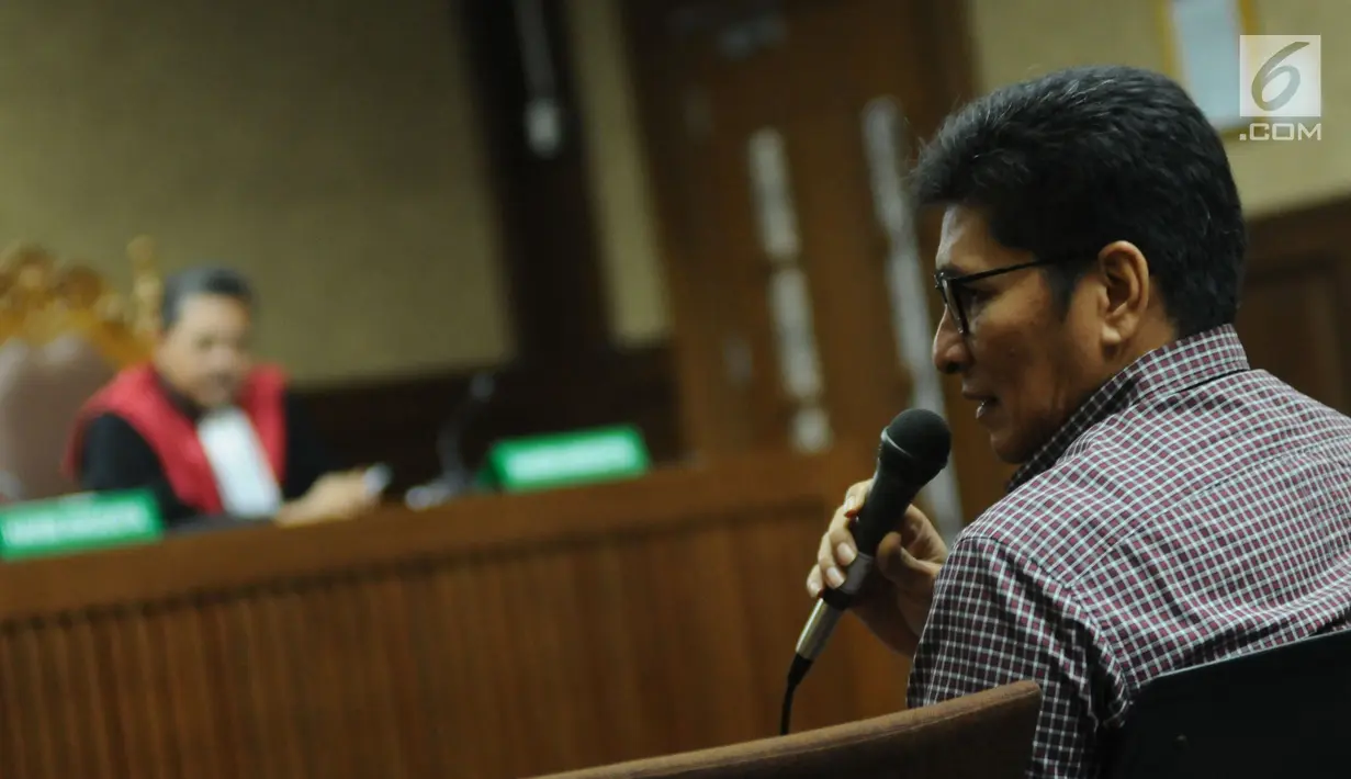 Politisi Partai Demokrat, Mirwan Amir memberi keterangan saat menjadi saksi dalam persidangan dugaan korupsi proyek e-KTP dengan terdakwa Setya Novanto di Pengadilan Tipikor, Jakarta, Kamis (24/1). (Liputan6.com/Helmi Fithriansyah)