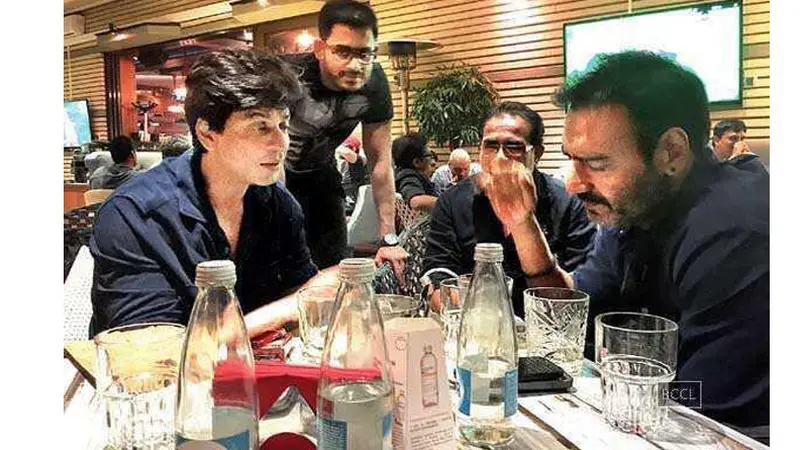 Makan Malam, Shahrukh Khan dan Ajay Devgn Main Film Bareng?