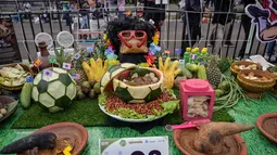 Event ini digelar untuk menyambut HUT Ke-733 Kota Surabaya, Jawa Timur. Tampa dalam foto, rujak uleg cingur dipajang di atas meja, yaitu salad gurih tradisional Indonesia yang berisi moncong sapi dan sayuran, dalam Festival Rujak Uleg 2026 di Surabaya, Jawa Timur, Sabtu 9 Mei 2026. (JUNI KRISWANTO/AFP)