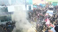 Rektor Pertahankan Dekan, Ratusan Mahasiswa dan Dosen Angkat Kaki