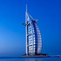 Burj Al Arab - Dubai, hotel ini super mewah dan didesain khusus buat para triliuner yang uangnya gak berseri