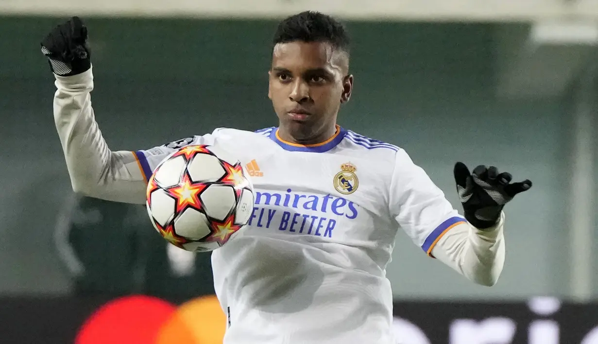 Rodrygo - Pemain berusia 20 tahun ini terus menunjukan performa apik di setiap kesempatan bermain yang diberikan pelatih. Sejauh ini Rodrygo berhasil mendulang 11 gol dan 14 assist dari 79 pertandingan yang sudah dijalani bersama Los Blancos. (AP/Sergei Grits)