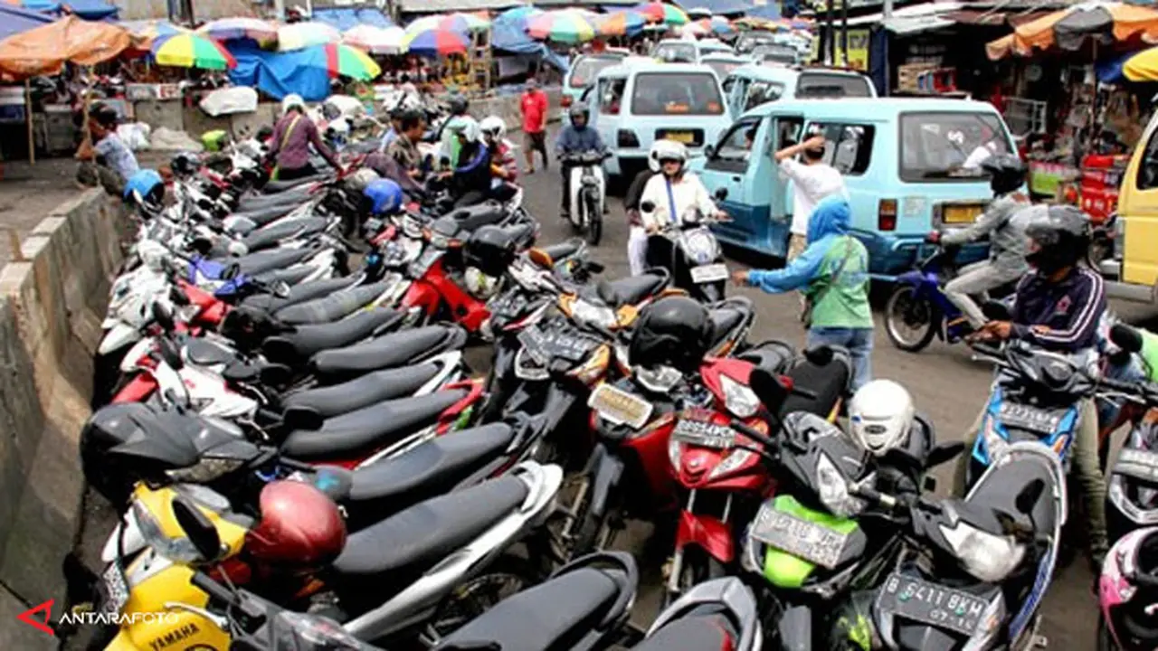 parkir-liar-motor-130919b.jpg