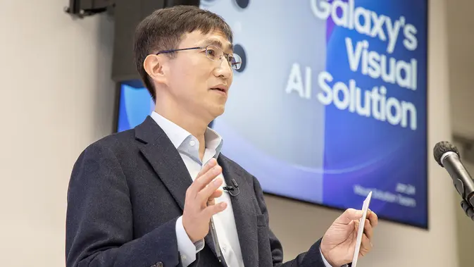 <p>EVP Joshua Cho, Head of Visual Solution team, Mobile eXperience Business, saat memaparkan kemampuan AI di Galaxy S24 series. (Doc: Ist)</p>