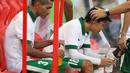 Ekspresi pemain Indonesia U-23 setelah pertandingan melawan Vietnam U-23 dalam perebutan medali perunggu sepak bola SEA Games 2015 di Stadion Nasional, Singapura. Senin (15/6). Indonesia U-23 kalah 0-5 dalam pertandingan tersebut. (Bola.com/Arief Bagus)
