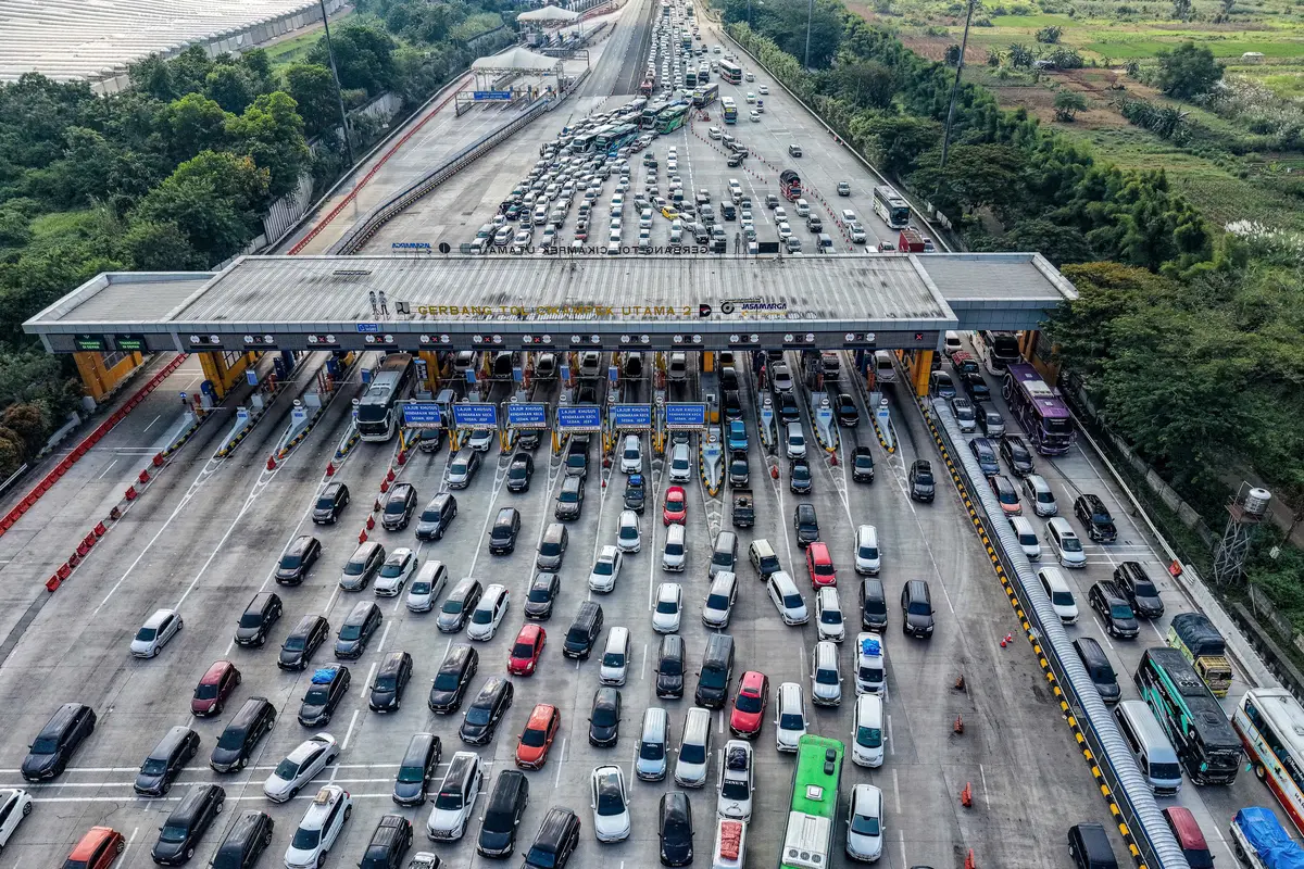 Arus Mudik Lebaran 2026 di Tol Cikampek Meningkat Signifikan