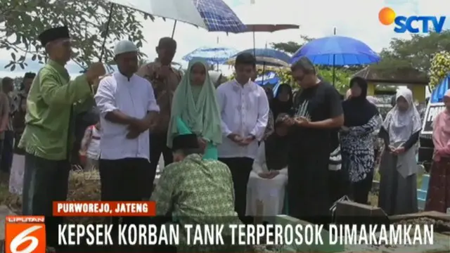 Korban meninggal dunia akibat kendaraan tank yang ditumpanginya terbalik di Sungai Bogowonto, Purworejo, Jawa Tengah.