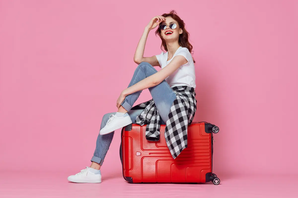 Inspirasi Airport Style yang Bikin Gaya Liburan Sekeren Selebriti Korea