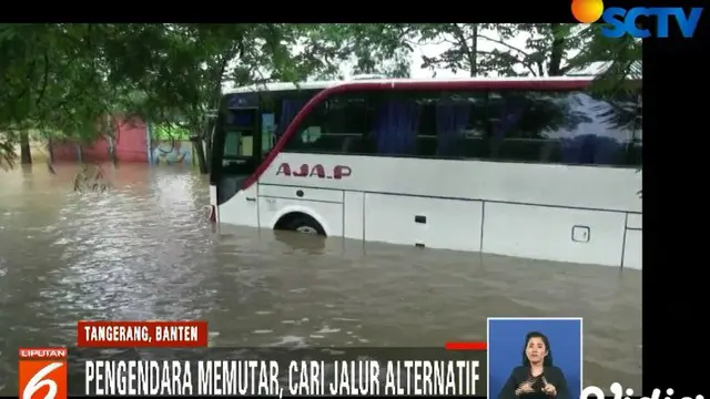 Sungai Cisadane tidak mampu menampung debit air banjir kiriman dari Bogor, Jawa Barat.