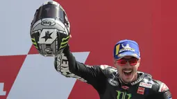 2. Pembalap Monster Energy Yamaha, Maverick Vinales, tampil kurang memuaskan karena terpental di posisi 14 balapan MotoGP Republik Ceska di Sirkuit Brno, Minggu (9/8/2020). Namun demikian, ia tetap berada di posisi ke dua klasemen dengan 42 poin. (AFP/Peter Dejong)