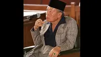 Pengusaha yang juga Adik Presiden Kedua Indonesia Soeharto, Probosutedjo (AP Photo/ Muhammad Noval, FILE)
