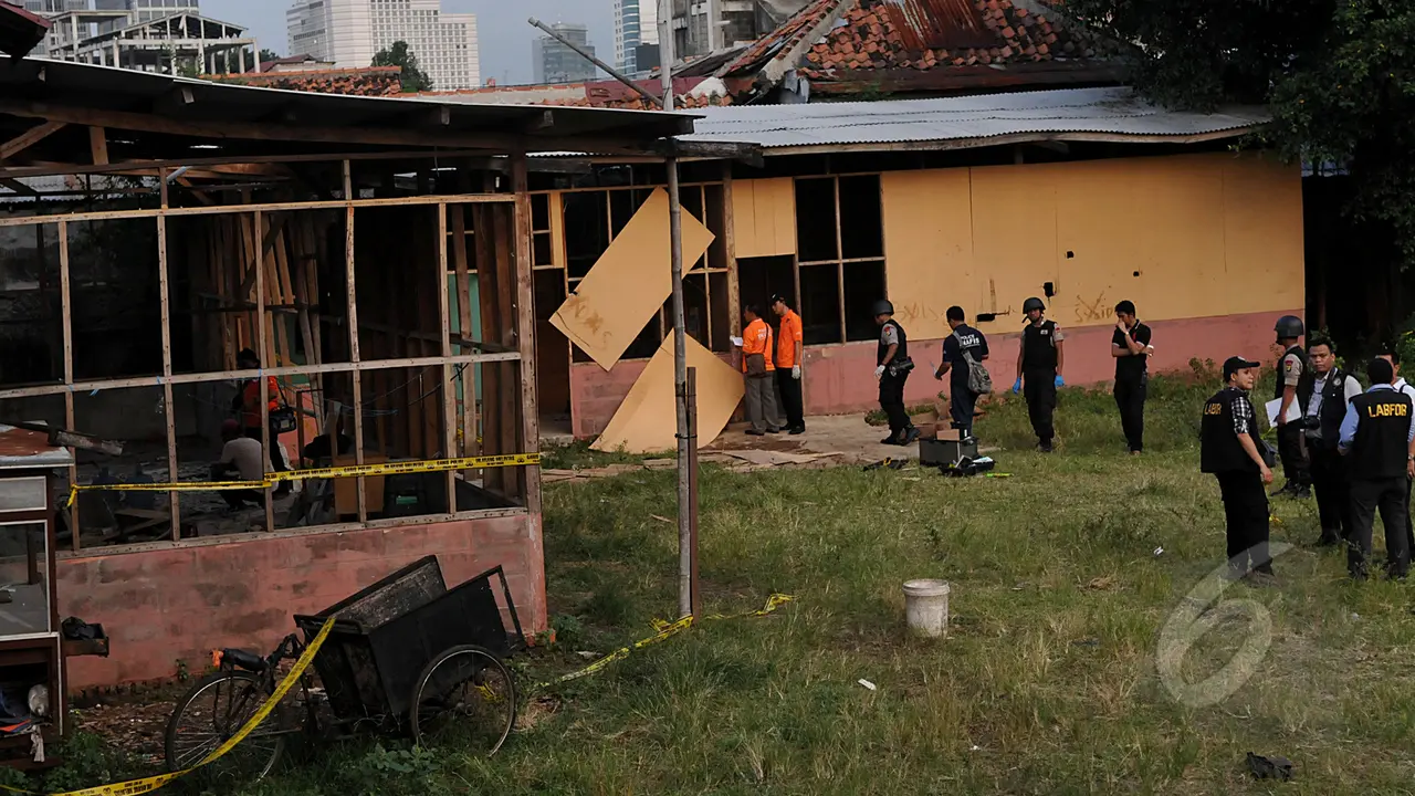 Polisi Sisir Lokasi Ledakan Bom di Tanah Abang