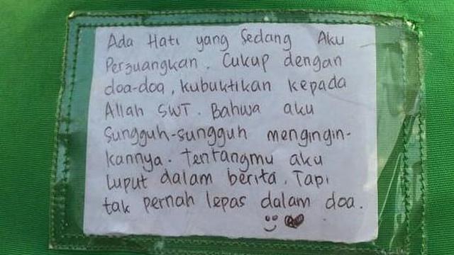 Hibur Sampai Bikin Salut Penumpang, Ini Tulisan Kocak Jaket Driver Ojol