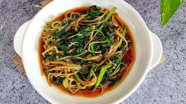Resep tumis bayam oriental. (dok. Cookpad @Nia_130790)