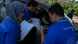 Uji emisi tersebut dilakukan sebagai salah satu upaya untuk mencegah polusi udara dari gas buang kendaraan bermotor di Jakarta, (23/9/14).  (Liputan6.com/Faizal Fanani)