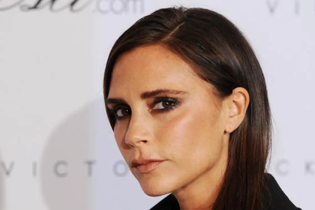 6 Seleb Cantik Ini 'Pelit' Senyum