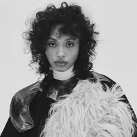 Sosok Nafa Salvana, model asal Karawang yang direkrut dari warung pecel lele dan melenggang di Milan Fashion Week. (Instagram/nafaslavana).