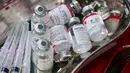 Botol-botol berisi vaksin Inavac untuk Covid-19 terlihat di kantor dinas kesehatan provinsi Jakarta pada 19 Desember 2023. (BAY ISMOYO/AFP)