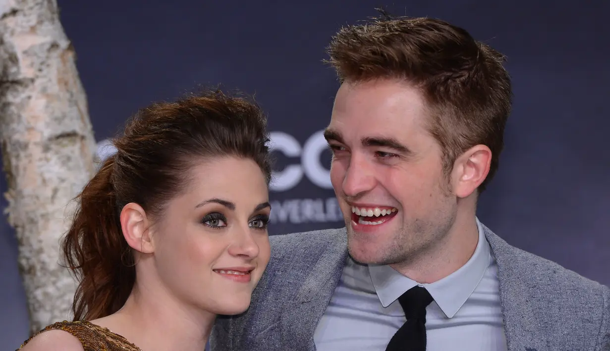 Kristen Stewart dan Robert Pattinson memang sempat berpisah karena isu perselingkuhan dengan Rupert Sanders di tahun 2012. Namun mereka sempat balikan meski akhirnya harus putus lagi di tahun 2013. (BRITTA PEDERSEN / DPA / AFP)