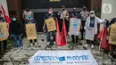Massa Leader and Organizer of Community Organization in Asia ( LOCOA) menggelar aksi damai di depan Kedutaan Besar Myanmar, Jakarta, Jumat (5/2/2021). Massa meminta kudeta militer Myanmar diakhiri dan semua kekuasaan publik dikembalikan kepada pemerintah sipil. (Liputan6.com/Faizal Fanani)