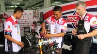 Mekanik Federal Oil dari Sadhana Motor Bali, I Putu Artama menceritakan pengalamannya ketika menangani motor balap Moto2 di Sepang, Malaysia