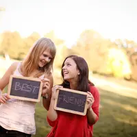 Bersama sahabat, hal gila apapun bisa kamu lakukan. Yasss!