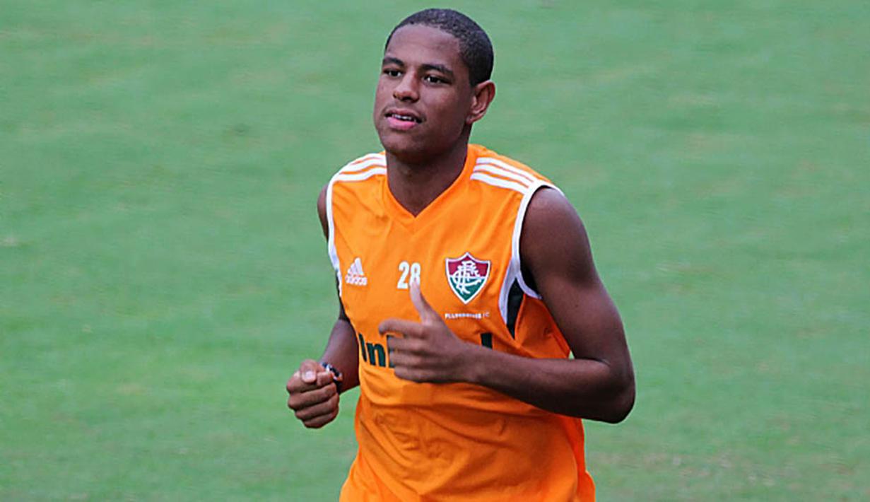 Roberto Goncalves masih berusia 19 tahun, tapi sudah menjadi andalan bagi lini tengah Fluminense. (www.netflu.com.br)