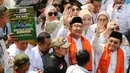 Bakal calon gubernur dan wakil gubernur DKI Jakarta, Ridwan Kamil-Suswono berjalan menuju kantor Komisi Pemilihan Umum (KPU) Provinsi DKI Jakarta, Rabu (28/8/2024). (Liputan6.com/Herman Zakharia)