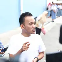 Bukan hal mudah bagi suami Sarwendah itu ketika harus menghabiskan sembilan telur dalam sehari. Seperti disyaratkan sembilan sekaligus. (Nurwahyunan/Bintang.com)