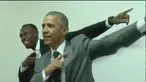 Presiden Amerika Serikat, Barack Obama, bertemu sprinter Usain Bolt, saat melakukan kunjungan ke Jamaika. Kesempatan itu pun tak disia-siakan Obama. Ia berpose menyaingi selebrasi petir, seperti yang biasa dilakukan pemegang gelar juara Olimpiade ena...