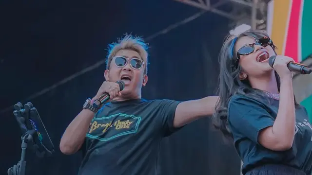 6 Potret Anak Ikke Nurjanah Ikut Ngeband Bareng Aldi Bragi, Bergaya Rock and Roll