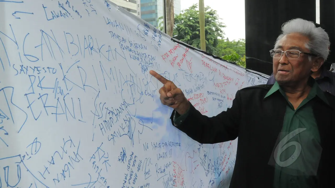 Adnan Buyung Beberkan Keinginan Anas Urbaningrum