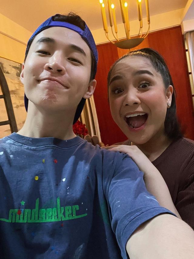 7 Potret Henry Lau Main ke Rumah Raffi Ahmad dan Nagita Slavina, Temukan Makanan Favorit