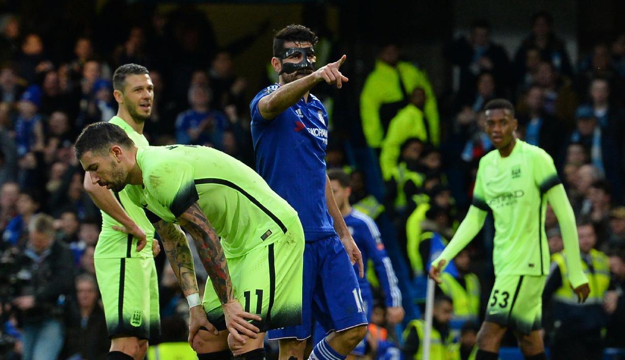Ekspresi striker Chelsea, Diego Costa, setelah mencetak gol ke gawang Manchester City dalam laga putaran kelima Piala FA di Stadion Stamford Bridge, London, Minggu (21/2/2016) malam WIB. (AFP/Glyn Kirk)