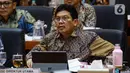 Direktur Utama Badan Penyelenggara Jaminan Sosial (BPJS) Kesehatan Ali Ghufron Mukti saat mengikuti rapat kerja bersama Komisi IX Dewan Perwakilan Rakyat (DPR) RI di Kompleks Parlemen, Senayan, Jakarta, Selasa (11/2/2025). (Liputan6.com/Angga Yuniar)