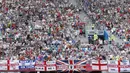 Suasana suporter Inggris saat pada laga grup G Piala Dunia melawan Panama di Stadion Nizhny Novgorod, Nizhny Novgorod, Minggu (24/6/2018). Babak pertama Inggris unggul 5-0 atas Panama. (AP/Antonio Calanni)