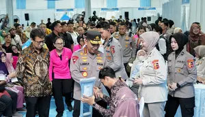 Kapolri Salurkan 6.000 Bansos Saat Bakti Kesehatan Hari Bhayangkara ke-80