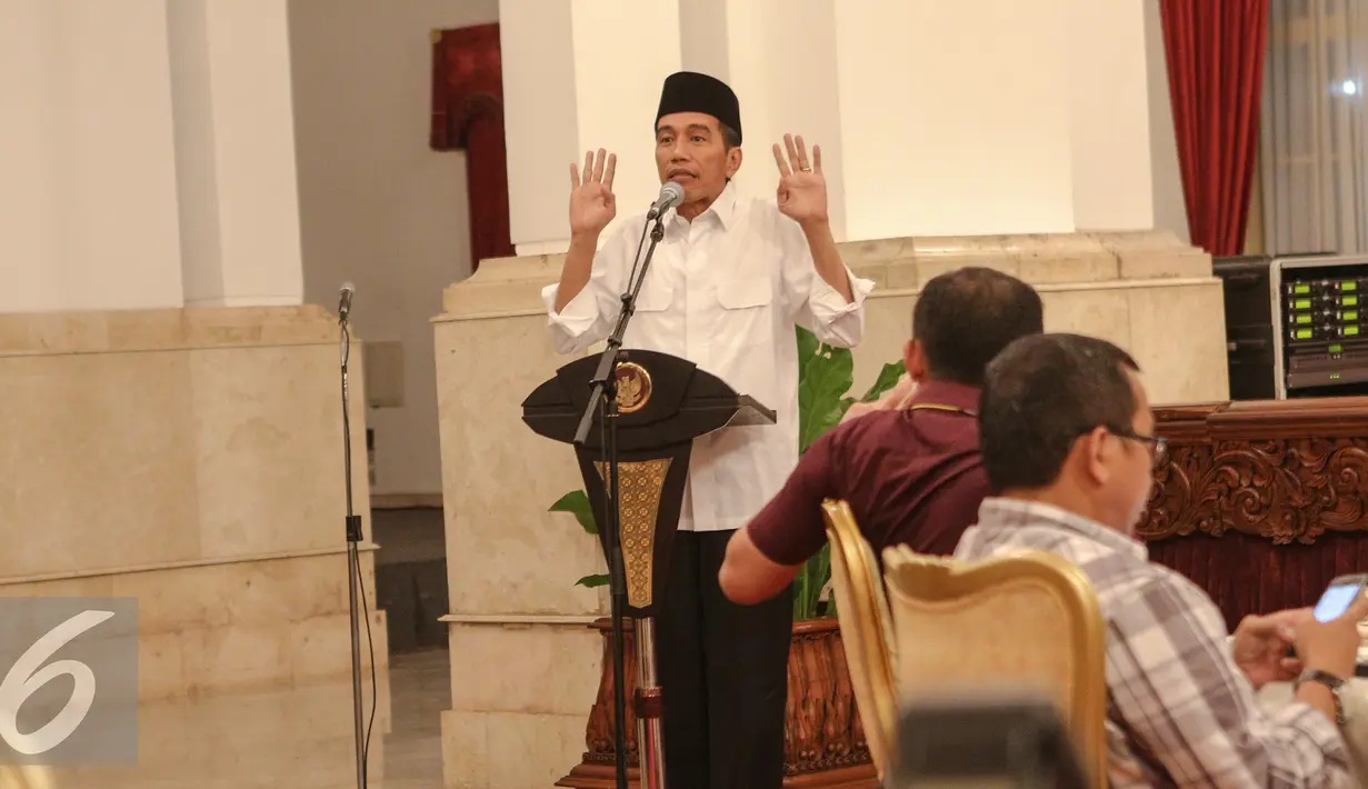 Salah satu ekspresi Jokowi saat memberikan sambutan saat acara buka puasa bersama di Istana Negara, Jakarta, Senin (6/7/2015). Di kesempatan itu Jokowi mempersilahkan wartawan untuk menyampaikan aspirasi secara langsung. (Liputan6.com/Faizal Fanani)