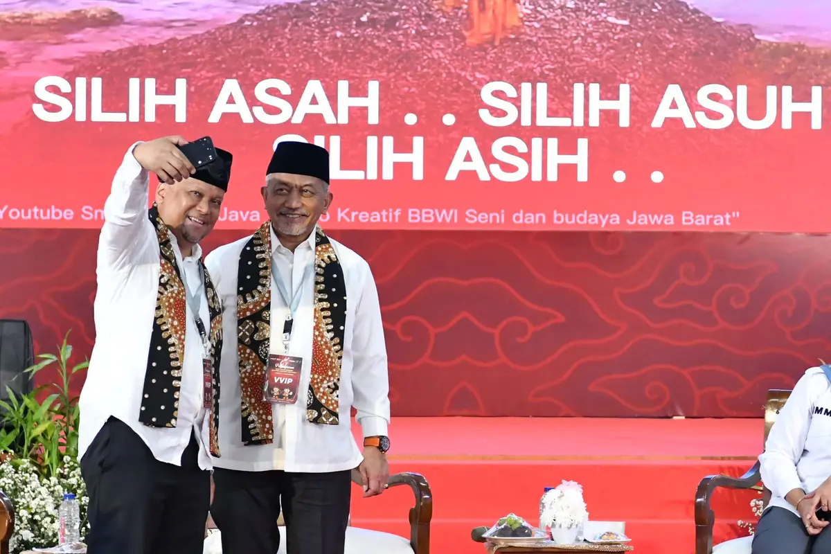 Ahmad Syaikhu-Ilham Habibie resmi mengumumkan pencalonan mereka di Pemilihan Gubernur (Pilgub) Jawa Barat, Kamis (29/8/2024). (Merdeka.com/Nur Habibie)
