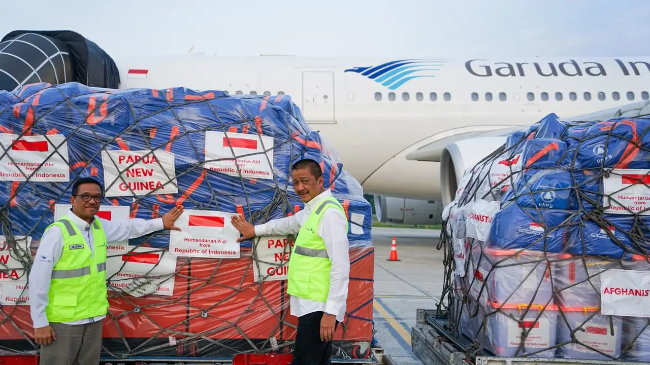 Garuda Indonesia mengirim 14,5 ton bantuan kemanusiaan menuju Papua Nugini dengan menggunakan armada Airbus A330-200. (Dok GIAA)