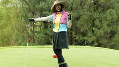 Dalam akun Instagram pribadinya, mertua Aurel Hermansyah diketahui memiliki hobi bermain golf. Bahkan, Geni Faruk kerap mengunggah momen saat bermain golf di media sosial. (Liputan6.com/IG/@genifaruk)