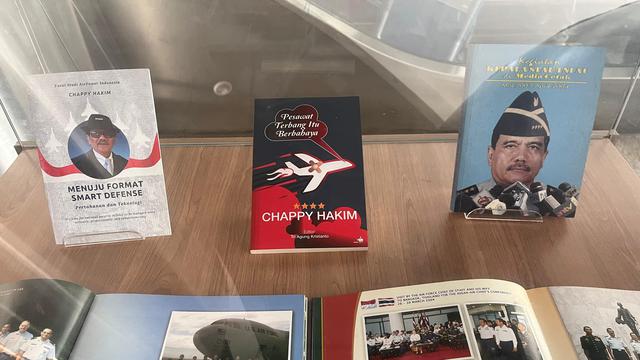 Pameran buku bertajuk 'Menjaga Ibu Pertiwi dan Bapak Angkasa-Retired but not Expired'.