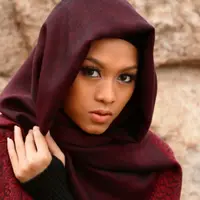 Sentuhan hijab coklat. (via: duniazero.com)