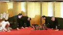 Suasana upacara kemenangan Pegulat sumo Jepang, Kisenosato di Tokyo, Jepang, (25/1). Kisenosato menjadi pesumo pertama asli Jepang sejak Wakanohana pada 1998 yang mampu promosi ke kelas Yokozuna atau Grand Champion. (Naohiko Hatta / Kyodo News via AP)