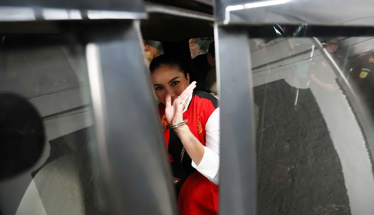 Nikita Mirzani dijerat Pasal 27B ayat (2) UU ITE, Pasal 369 KUHP tentang pemerasan, serta Pasal 3, 4, dan 5 UU TPPU. (Kapanlagi.com/Budy Santoso)